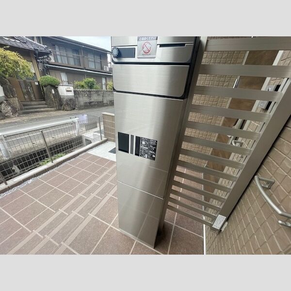 玄関 (宅配ボックス)
