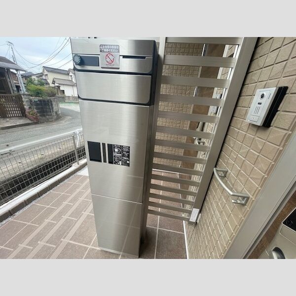 玄関 (宅配ボックス)