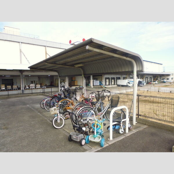 現地周辺 (駐輪場)