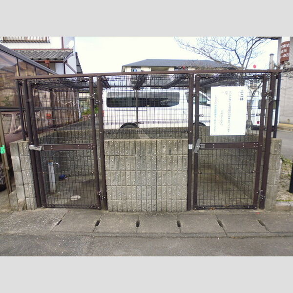 現地周辺 (ゴミ置き場)