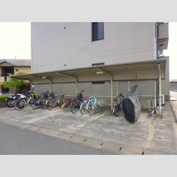 現地周辺 (駐輪場)