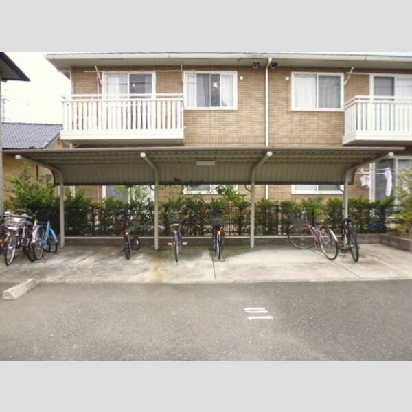 現地周辺 (駐輪場)