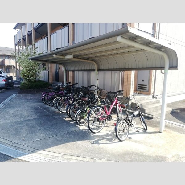 現地周辺 (駐輪場)