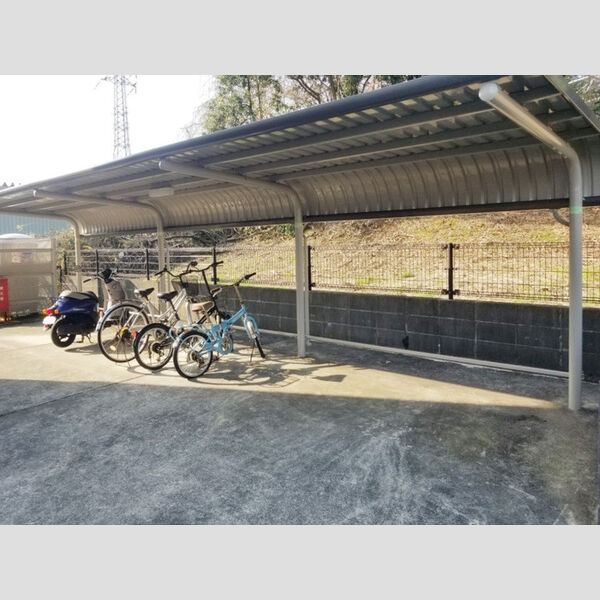 現地周辺 (駐輪場)