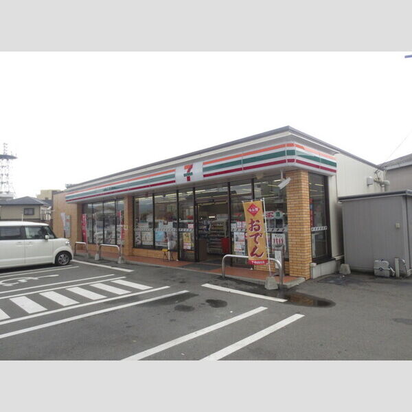 現地周辺 (セブンイレブン　神埼市役所前店　589m)