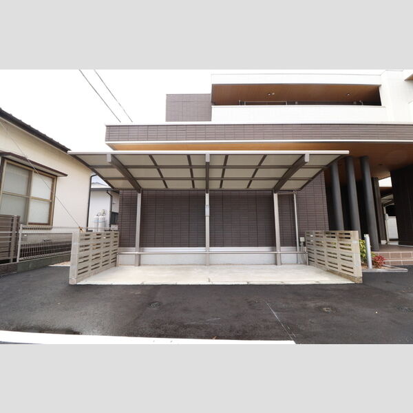 現地周辺 (駐輪場)