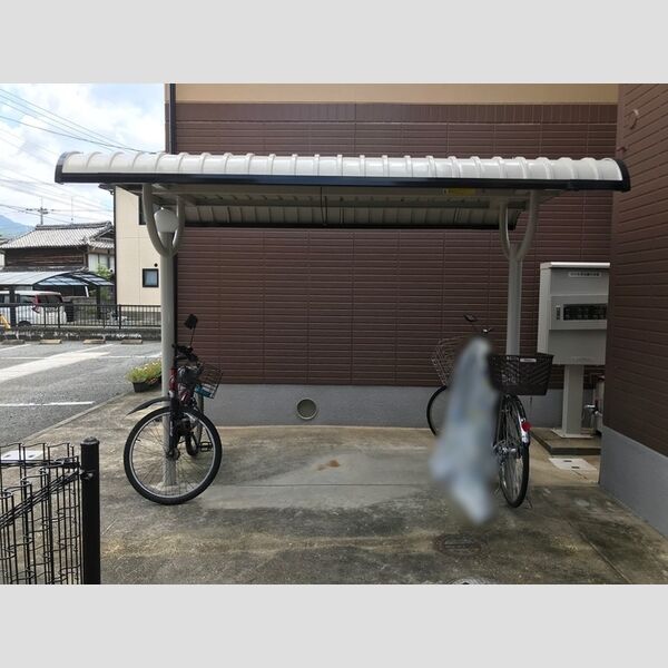 現地周辺 (駐輪場)