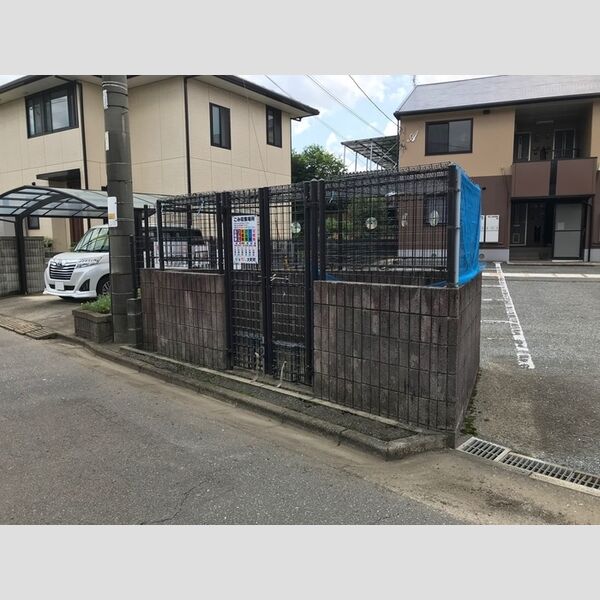 現地周辺 (ゴミ置き場)