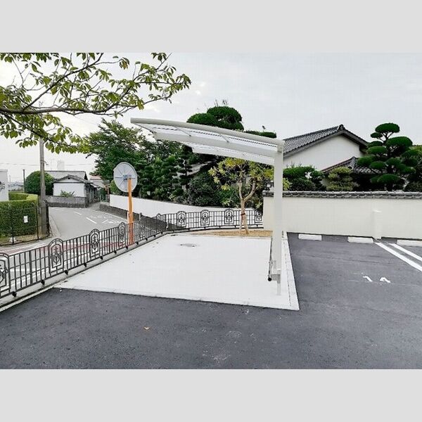現地周辺 (駐輪場)