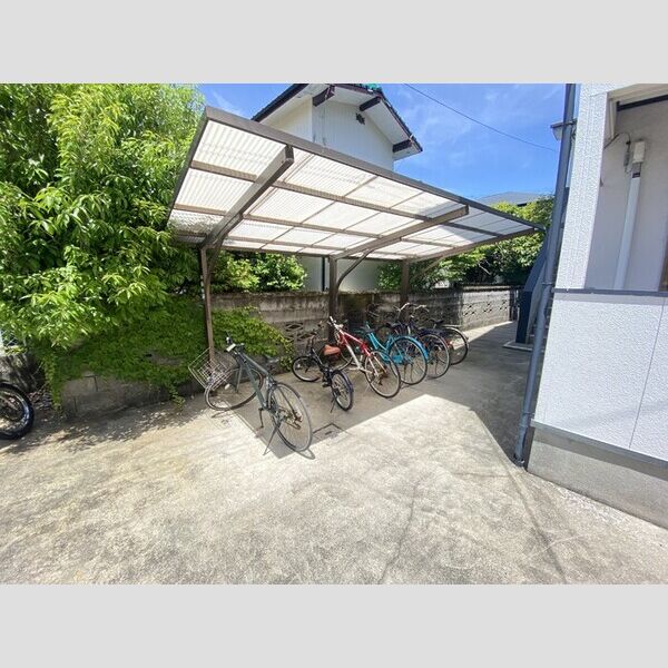 現地周辺 (駐輪場)