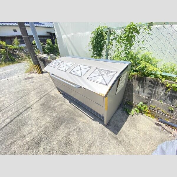 現地周辺 (ゴミ置き場)