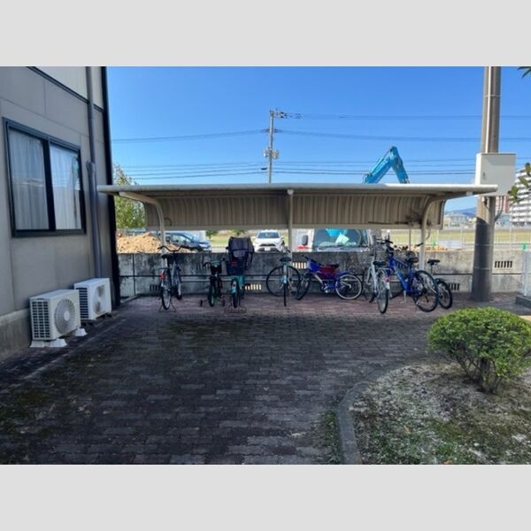 現地周辺 (駐輪場)