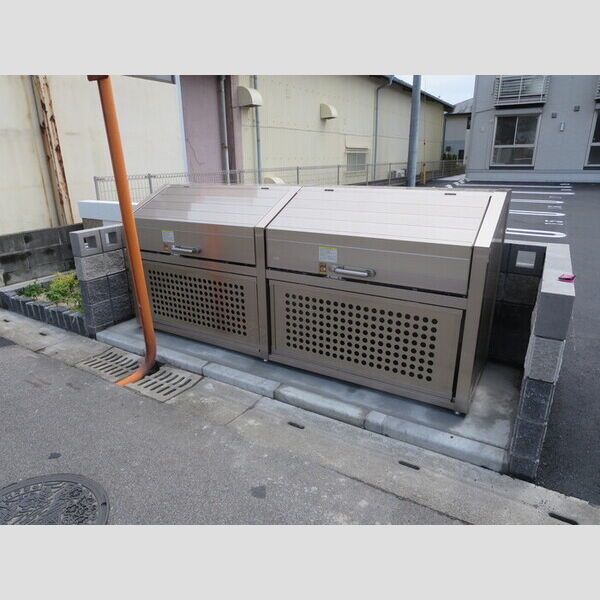 現地周辺 (ゴミ庫)