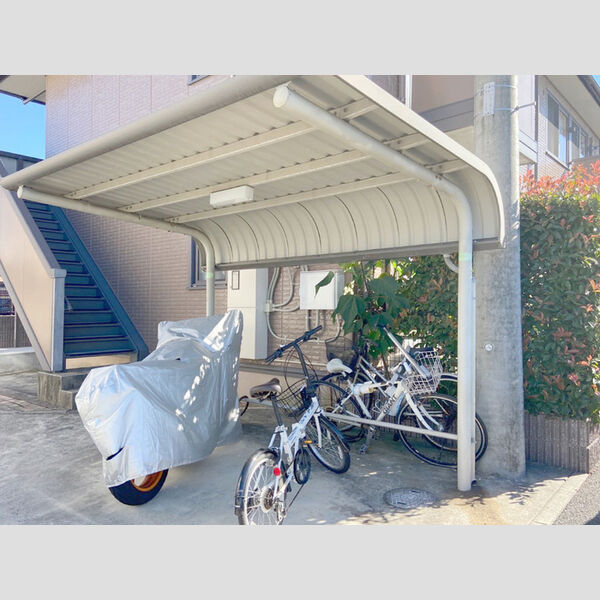 現地周辺 (駐輪場)