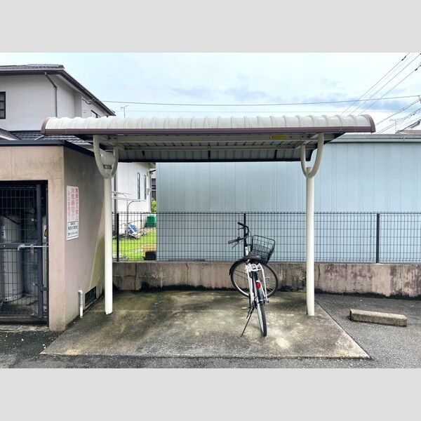 現地周辺 (駐輪場)