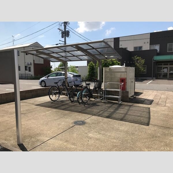 現地周辺 (駐輪場)