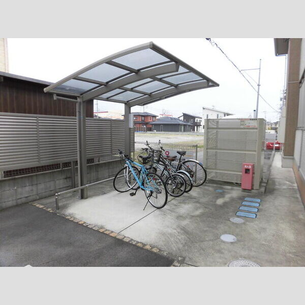 現地周辺 (駐輪場)