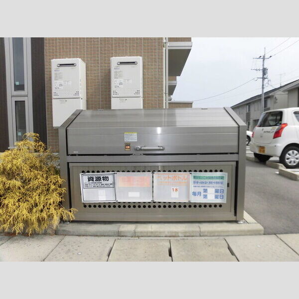 現地周辺 (ごみ置き場)