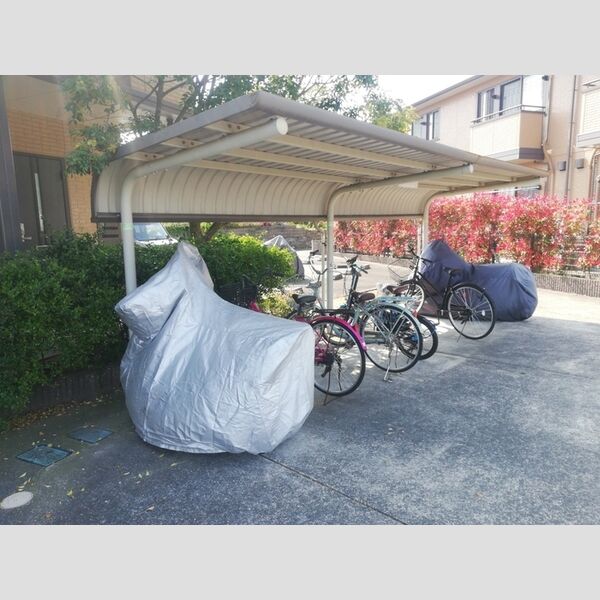 現地周辺 (駐輪場)