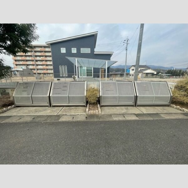 現地周辺 (ゴミ置き場)