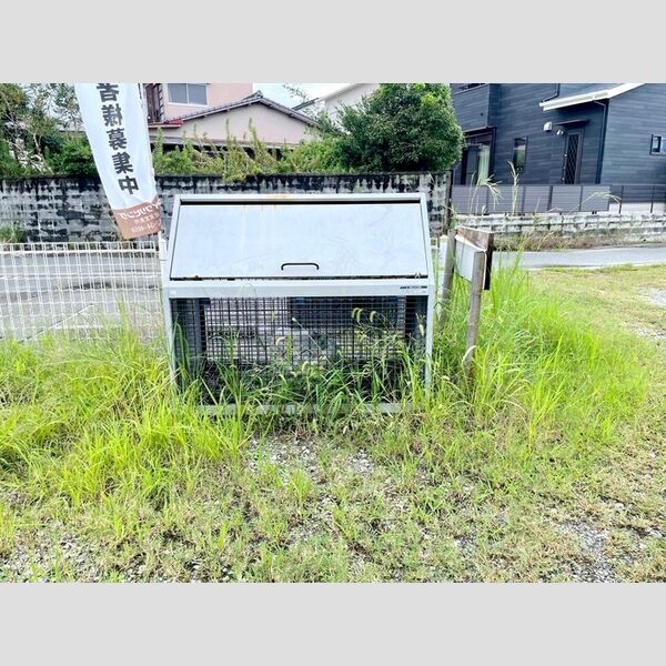 現地周辺 (ゴミ置場)