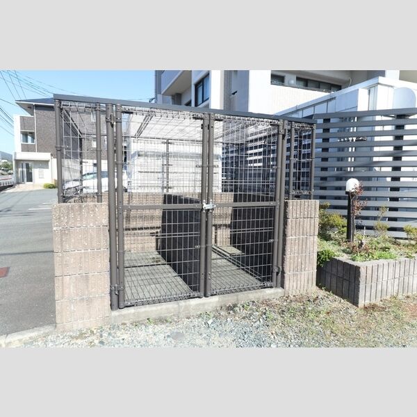 現地周辺 (ゴミ置き場)