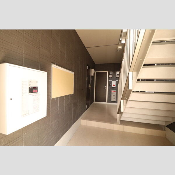 現地周辺 (共用部廊下)