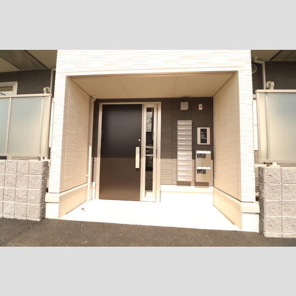 エントランス (共用玄関(オートロック、宅配ボックス付き))