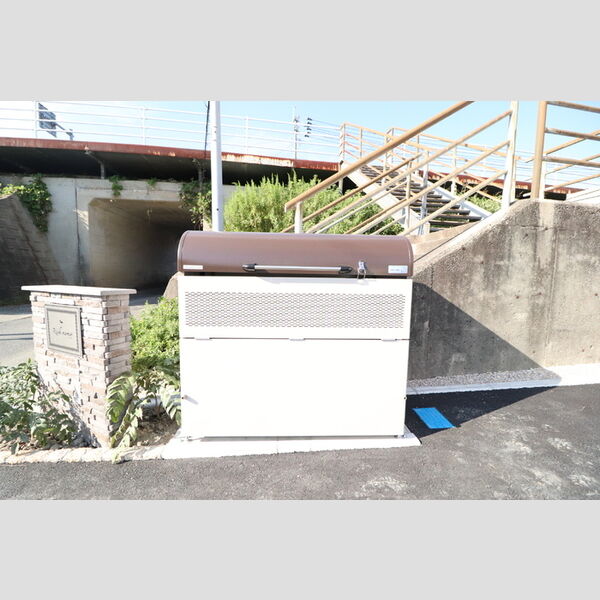 現地周辺 (ゴミ置き場)