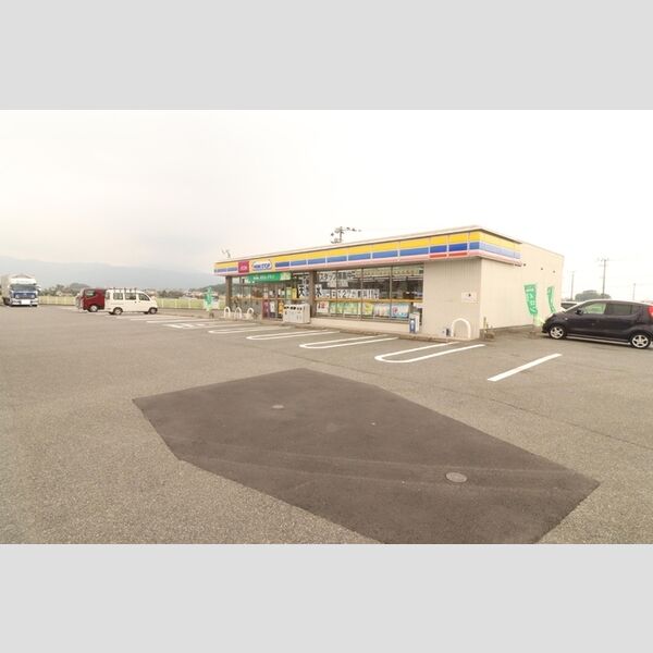 現地周辺 (ミニストップ 吉野ヶ里鳥の隅店 961m)