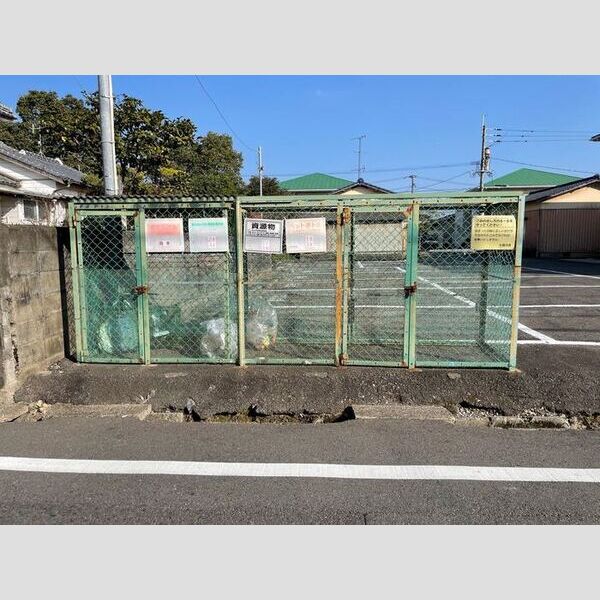 現地周辺 (ゴミ置き場)