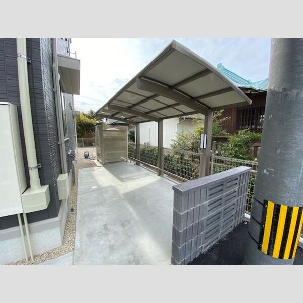 現地周辺 (駐輪場)