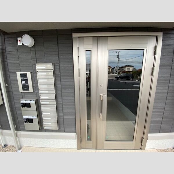 エントランス (エントランス(宅配ボックス2台付きオートロック))