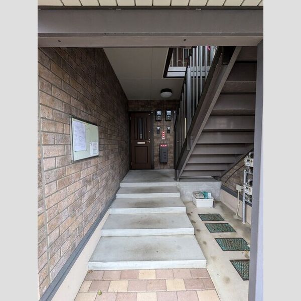 エントランス (共用玄関)