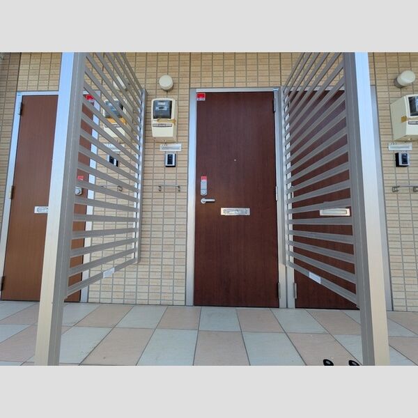 エントランス (玄関前)