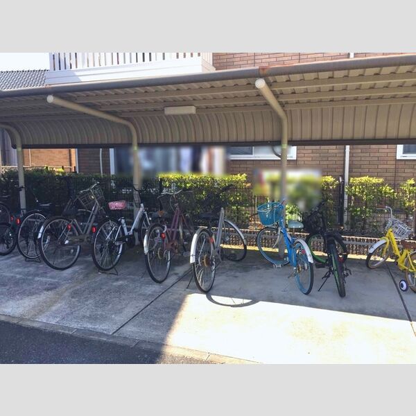 現地周辺 (駐輪場)