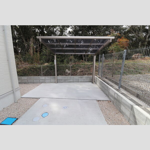 現地周辺 (駐輪場)