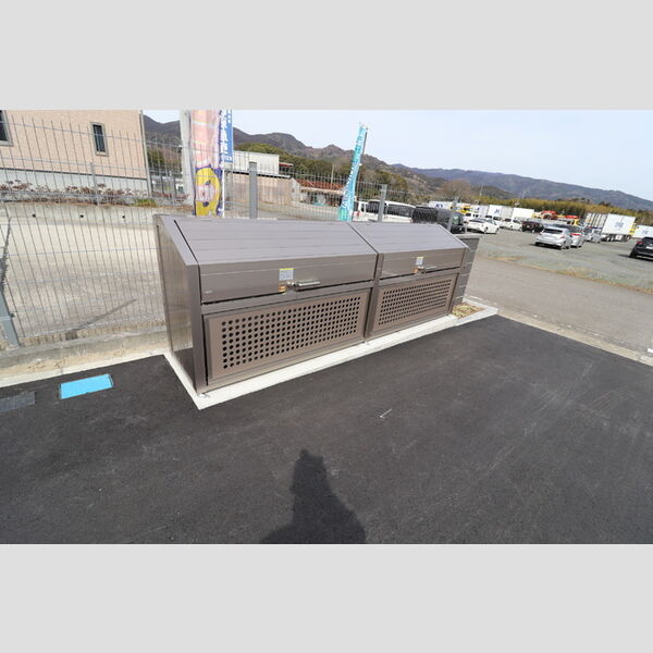 現地周辺 (ゴミ置き場)