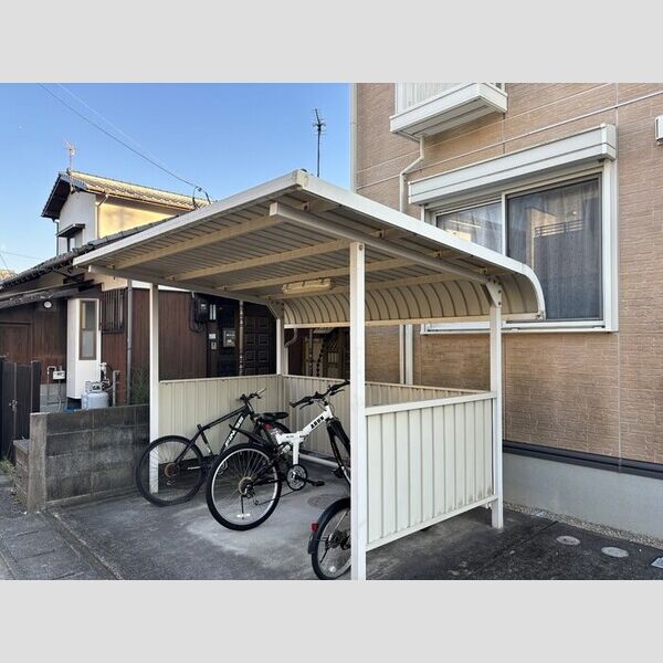 現地周辺 (駐輪場)