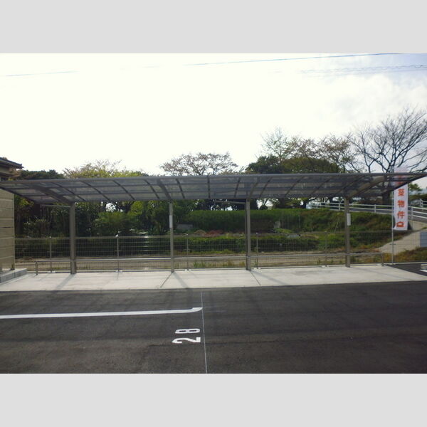 現地周辺 (駐輪場です)