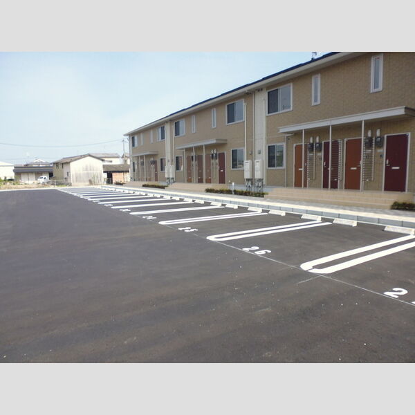 駐車場 (駐車場です)