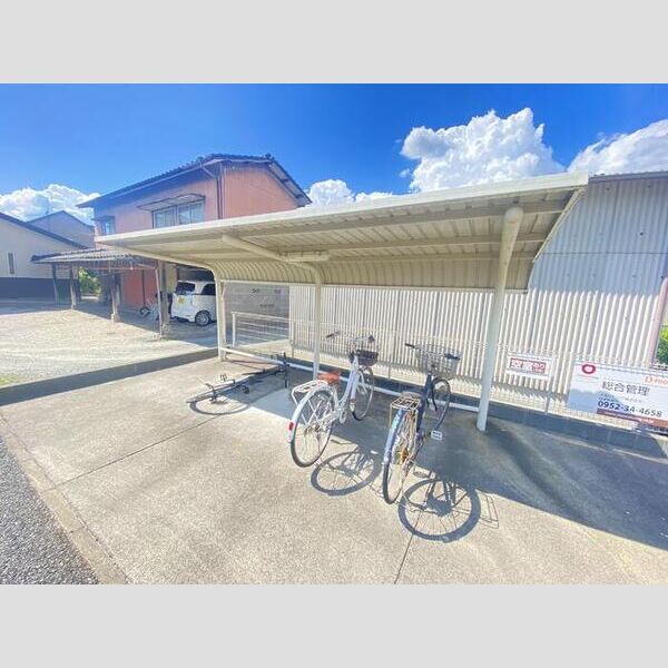 現地周辺 (駐輪場)