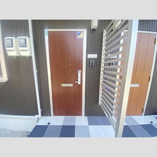 現地周辺 (玄関前)