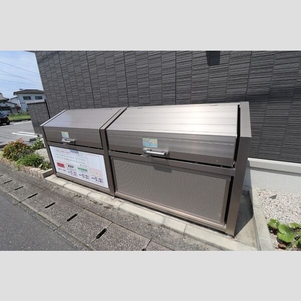 現地周辺 (ゴミ置き場)