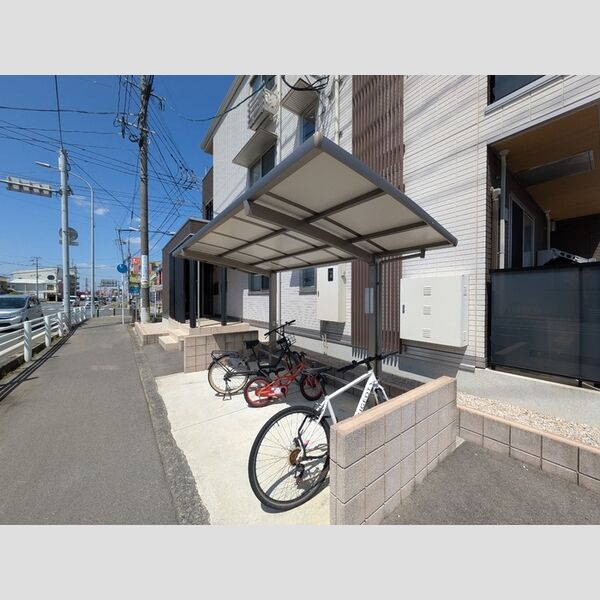 現地周辺 (駐輪場)