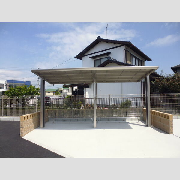 現地周辺 (駐輪場です。)