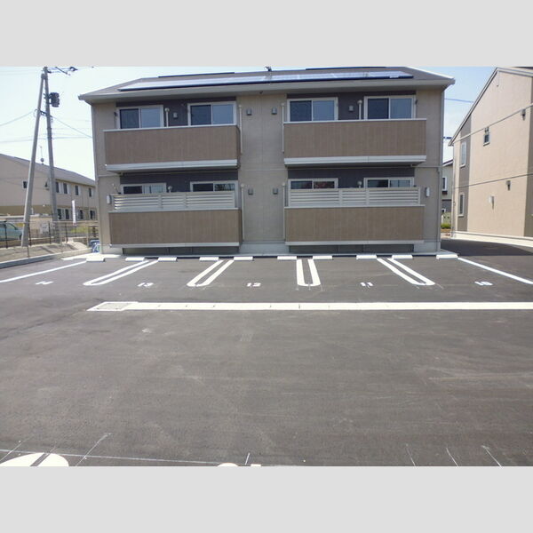 駐車場 (駐車場です。)