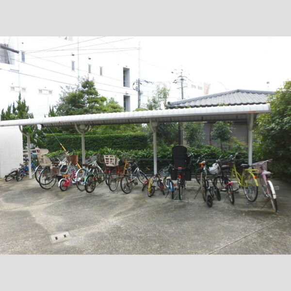 現地周辺 (駐輪場)