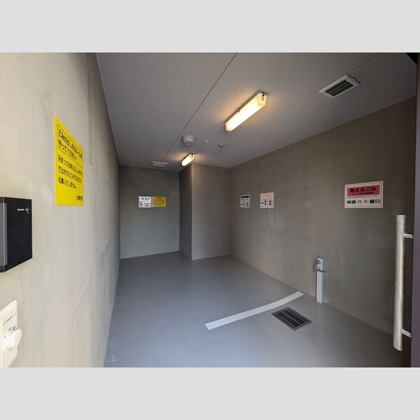 現地周辺 (ゴミ置き場)