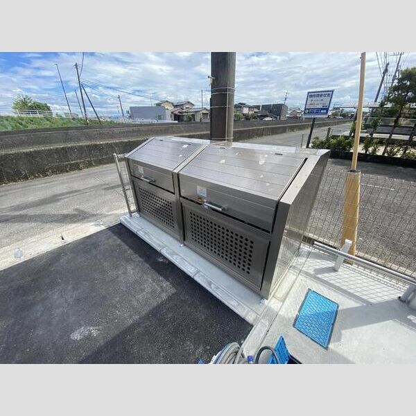 現地周辺 (ゴミ置き場)